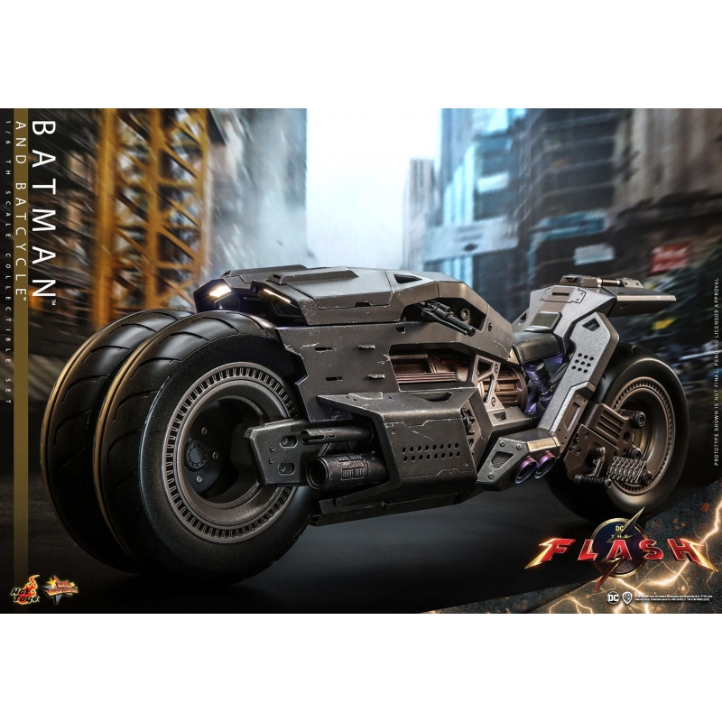 Batman (and Batcycle) MMS705 | Hot Toys figure | The Flash