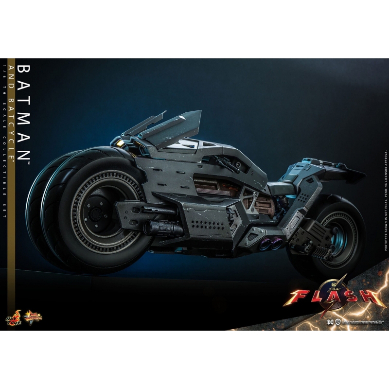 Batman (and Batcycle) MMS705 | Hot Toys figure | The Flash