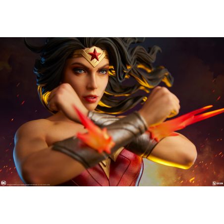 Wonder Woman: Saving the Day Premium Format Figure by Sideshow Collectibles